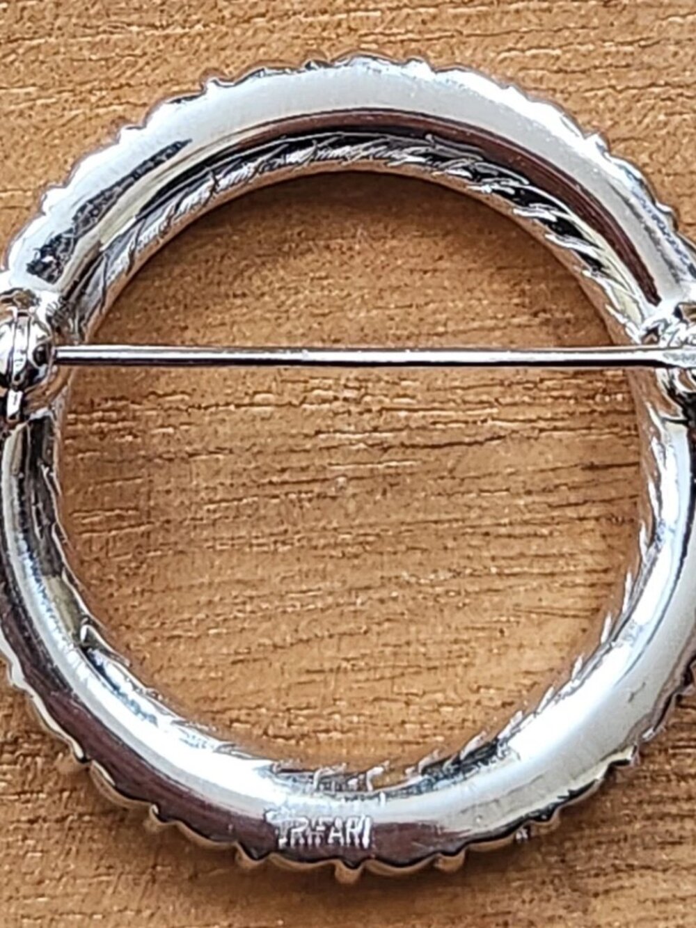 Vtg Trifari Crown Faux Pearls Silver Tone Round Wreath Brooch Pin Signed 1.5” - Picture 2 of 14